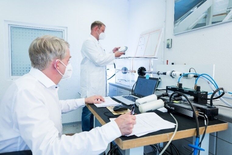 Transmittance test bench T&Uuml;V NORD (measuring chamber with Palas photometer Welas&reg;)